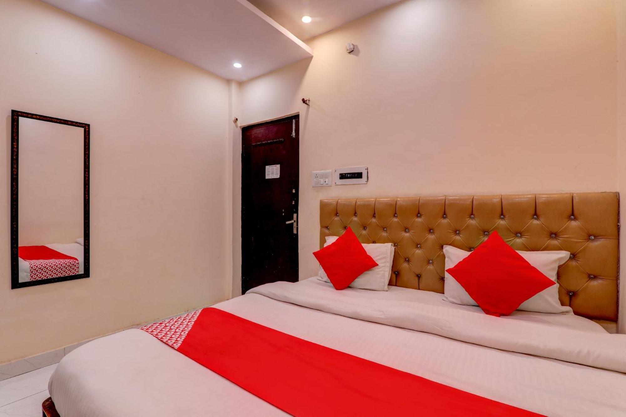 Hotel O Moon Palace Near Sahara Ganj Mall Лакхнау Экстерьер фото
