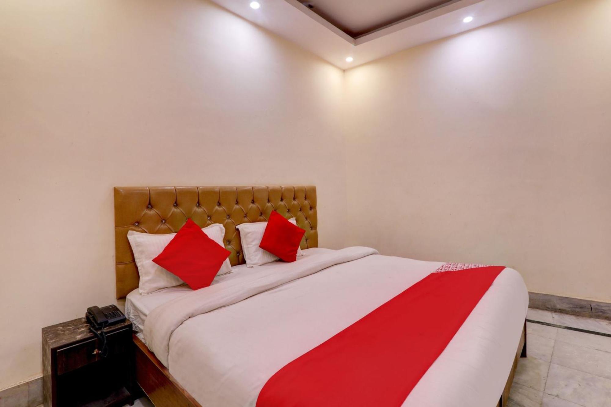 Hotel O Moon Palace Near Sahara Ganj Mall Лакхнау Экстерьер фото