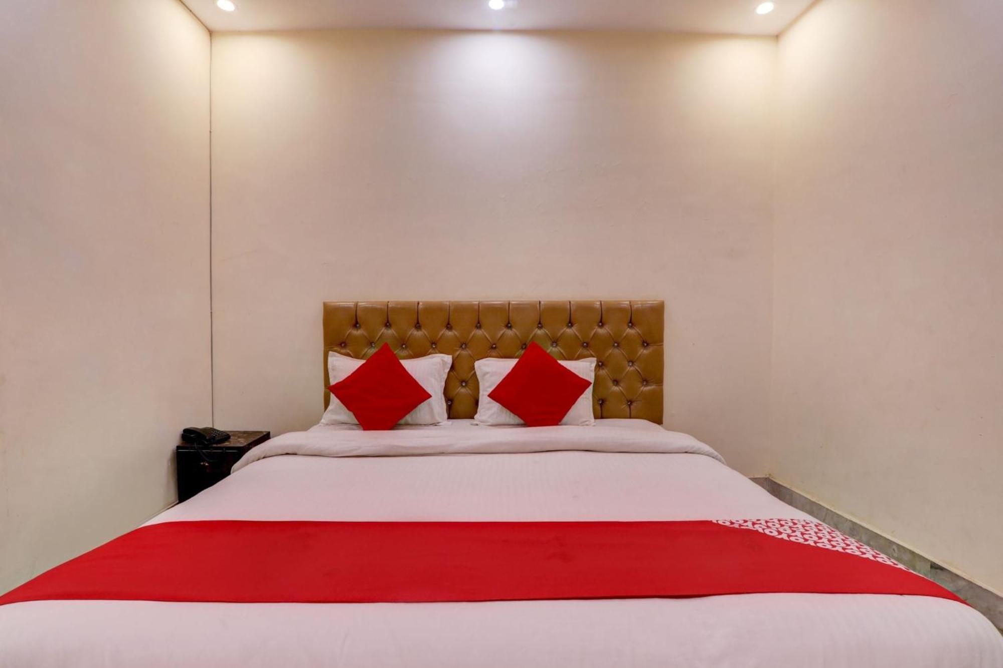 Hotel O Moon Palace Near Sahara Ganj Mall Лакхнау Экстерьер фото
